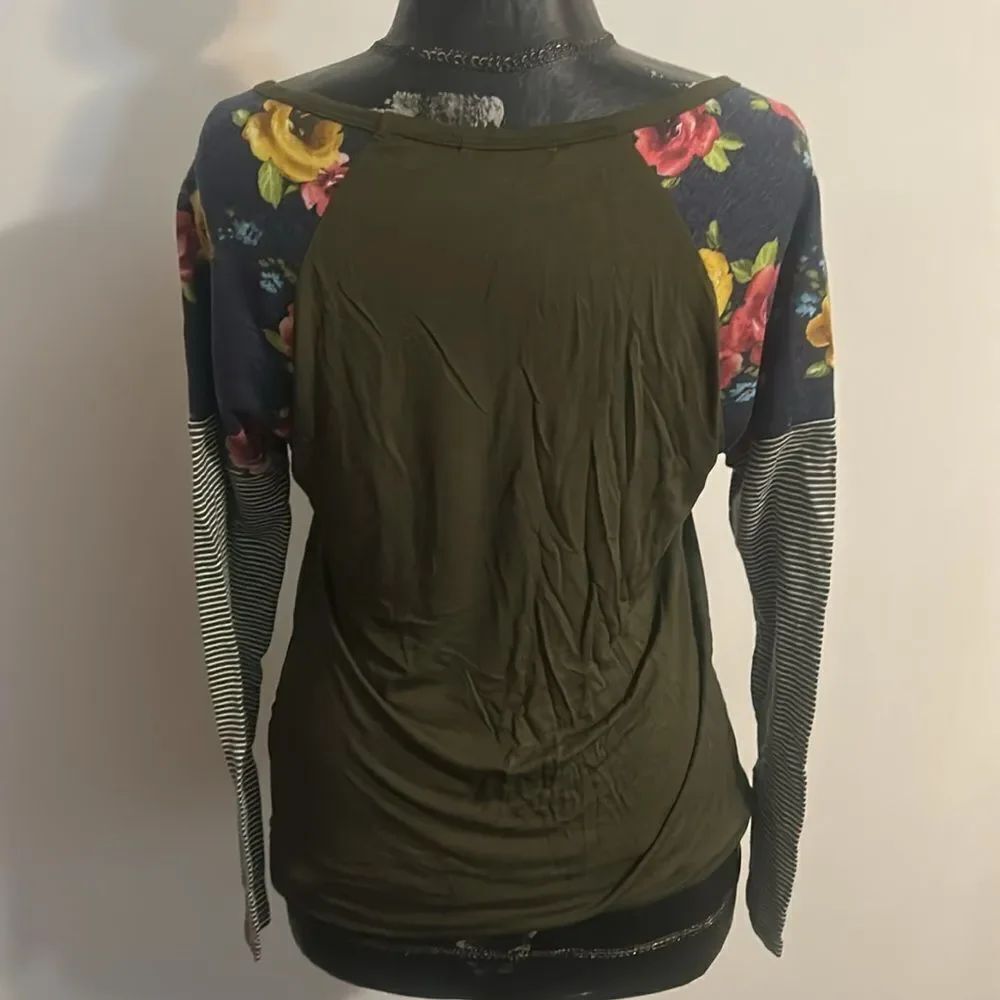 Le Lis Green top ,size Medium - Picture 3 of 5